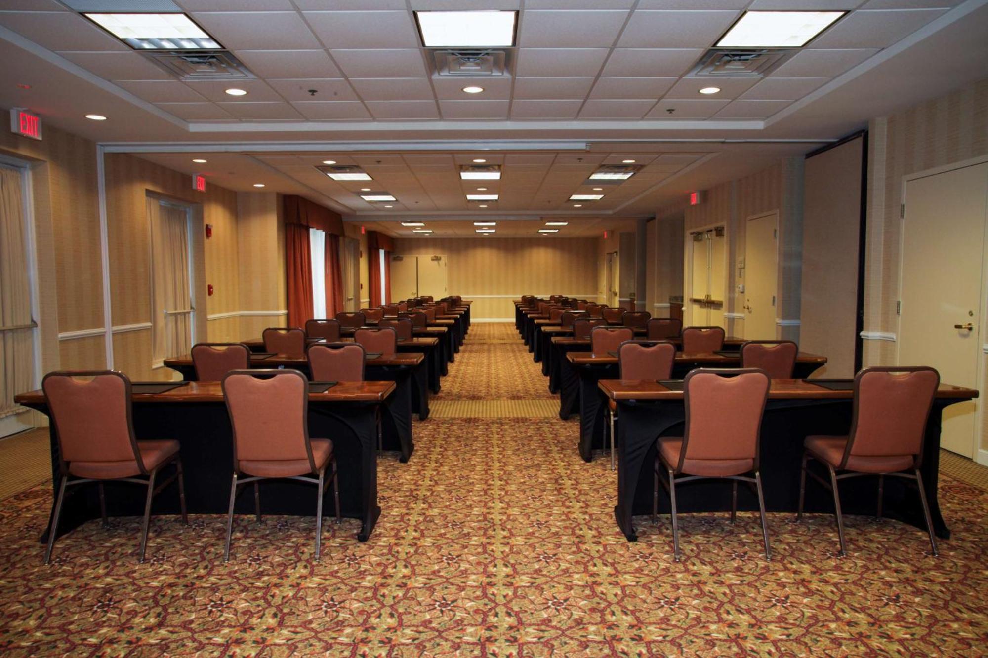 Hilton Garden Inn Oakbrook Terrace Exterior photo