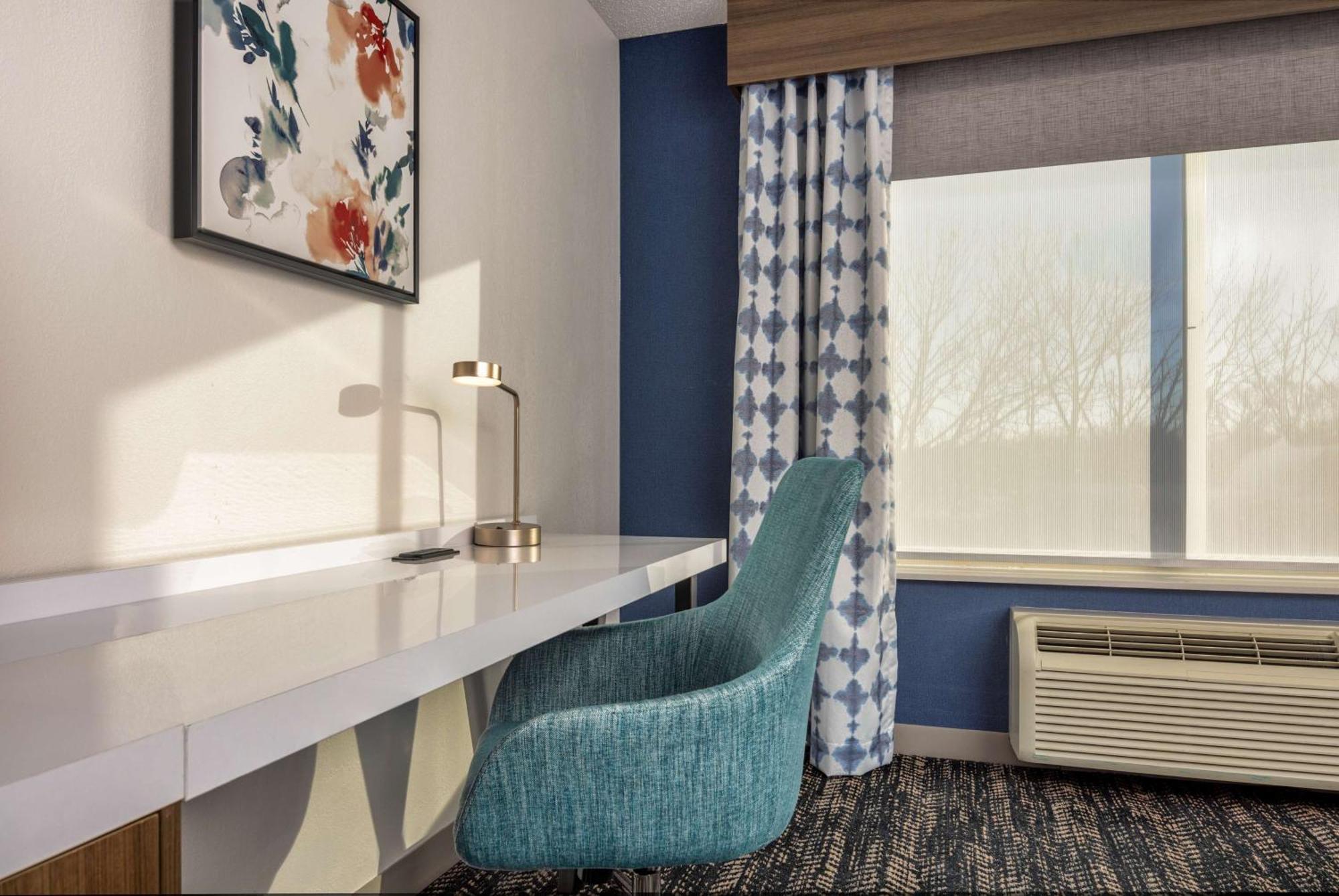Hilton Garden Inn Oakbrook Terrace Exterior photo