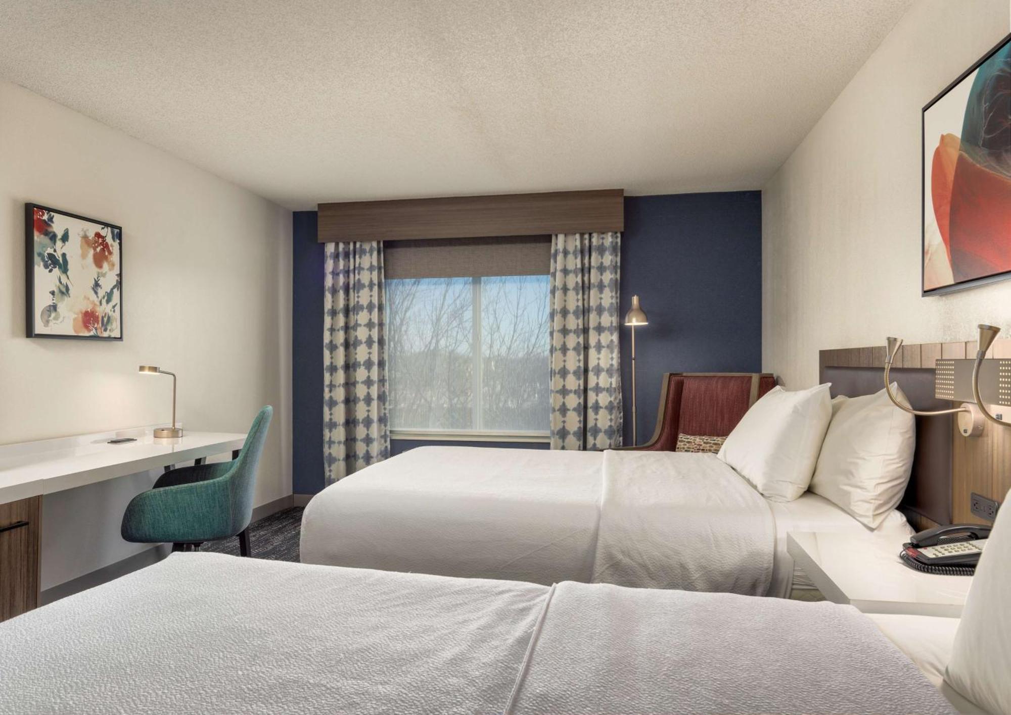 Hilton Garden Inn Oakbrook Terrace Exterior photo