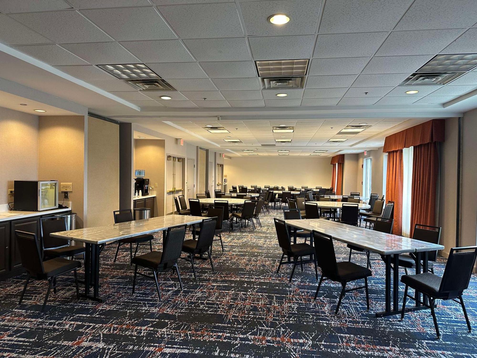 Hilton Garden Inn Oakbrook Terrace Exterior photo